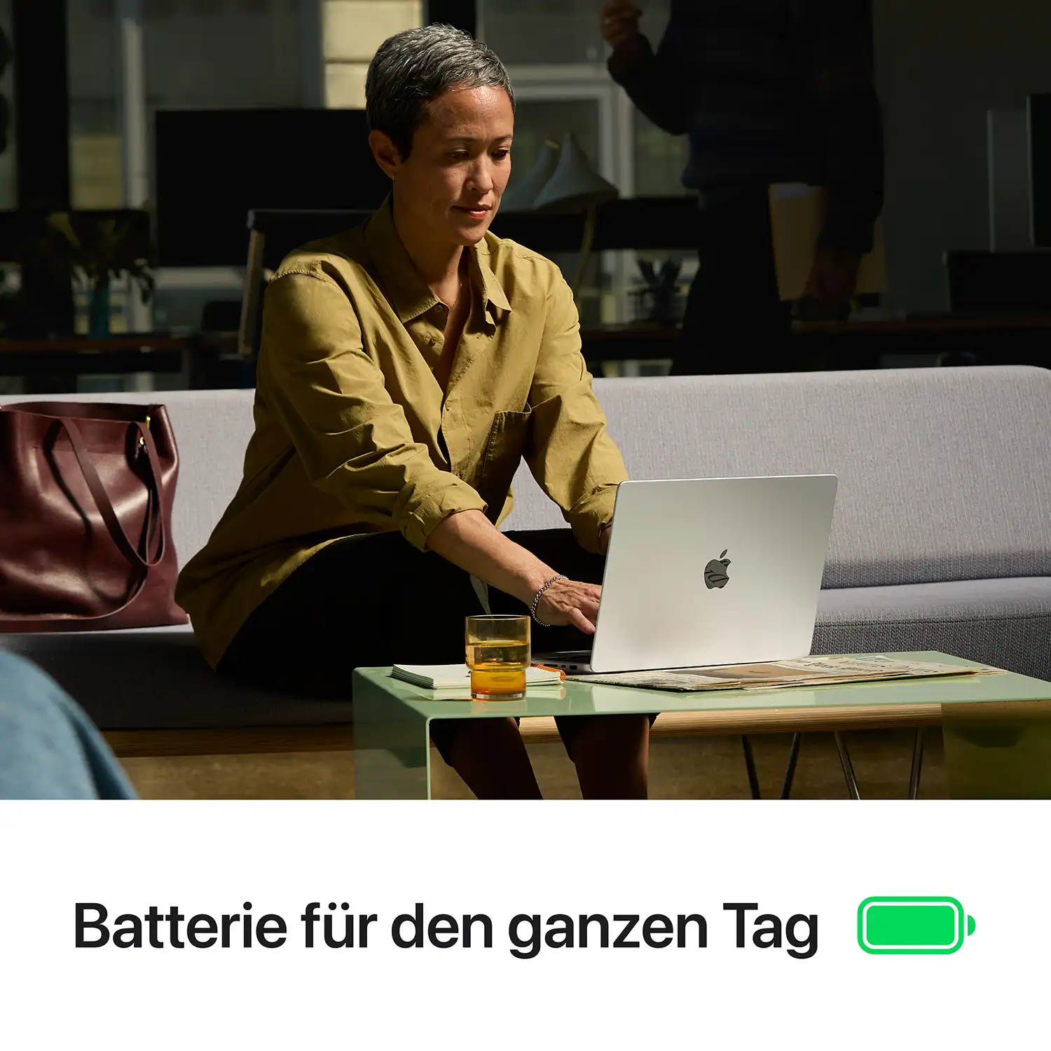 Produktbild: Macbook pro 14 inch m4 pro or max chip silber bild position 4